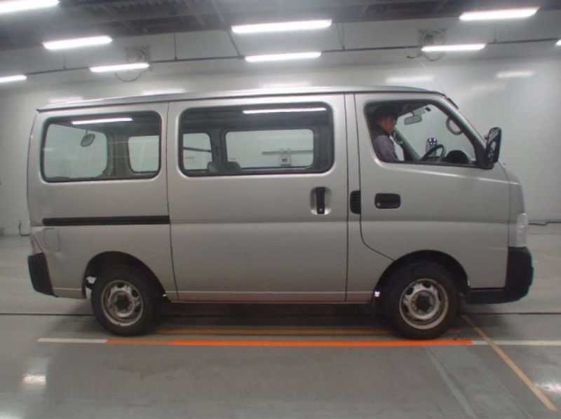  30194  NISSAN CARAVAN  2005  