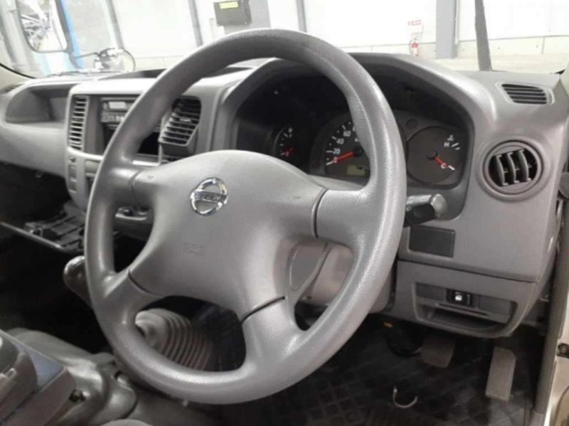  30194  NISSAN CARAVAN  2005  