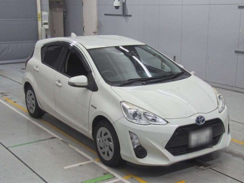  30196  TOYOTA AQUA  2017 