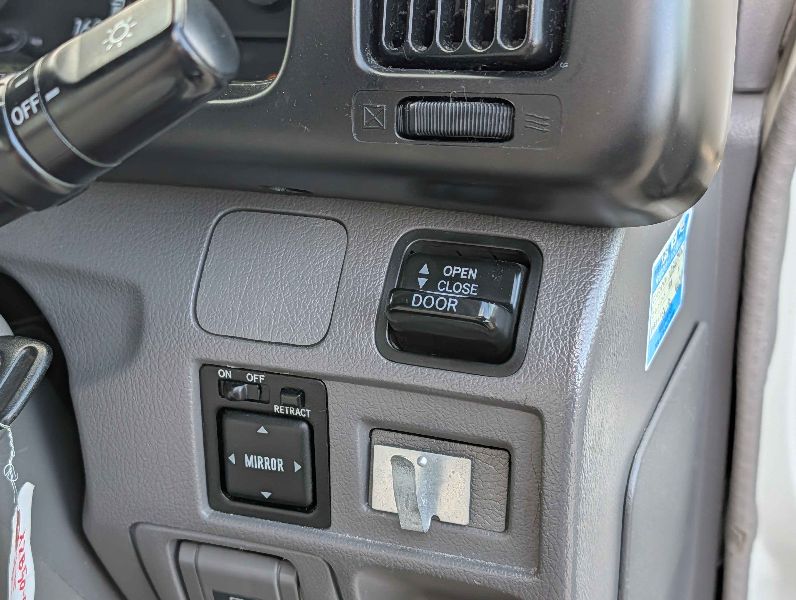  30200  HINO LIESSE BUS  2015  