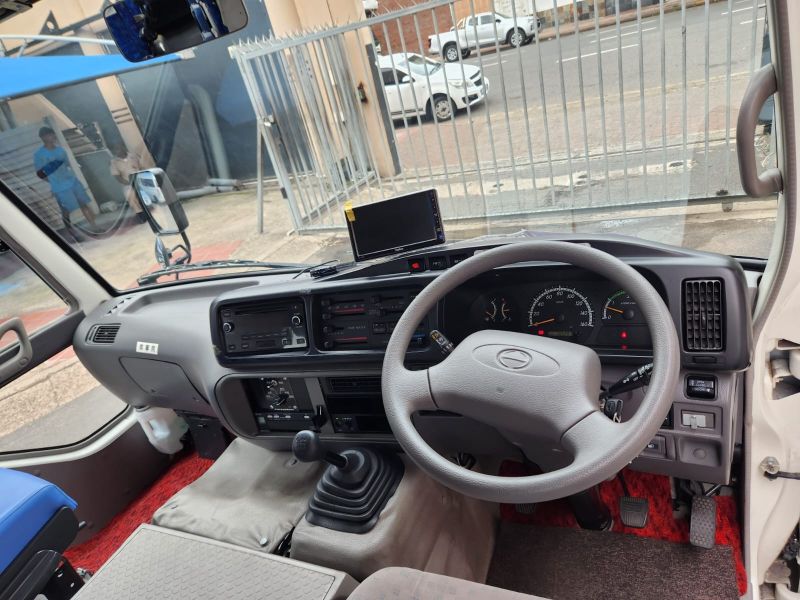  30200  HINO LIESSE BUS  2015  