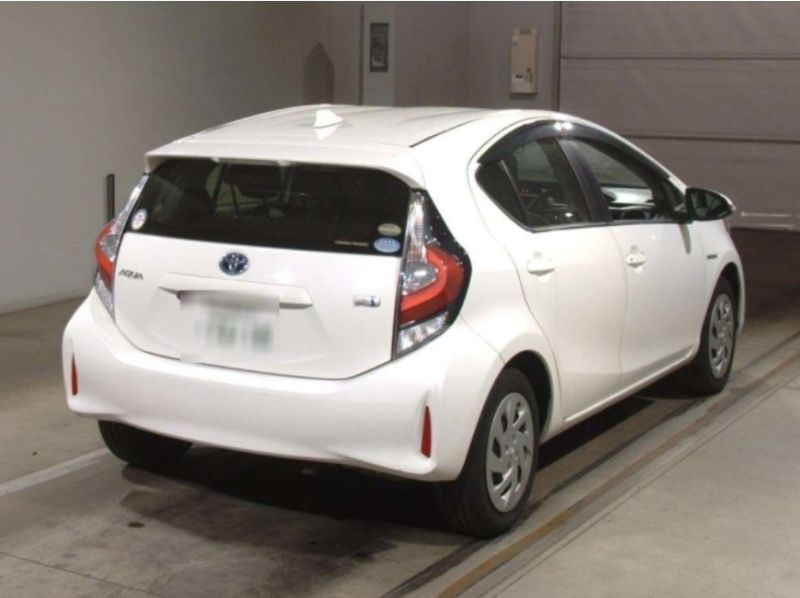  30235  TOYOTA AQUA  2017  