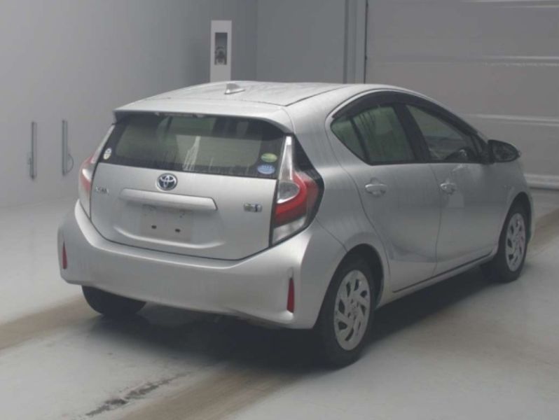  30236  TOYOTA AQUA  2018  