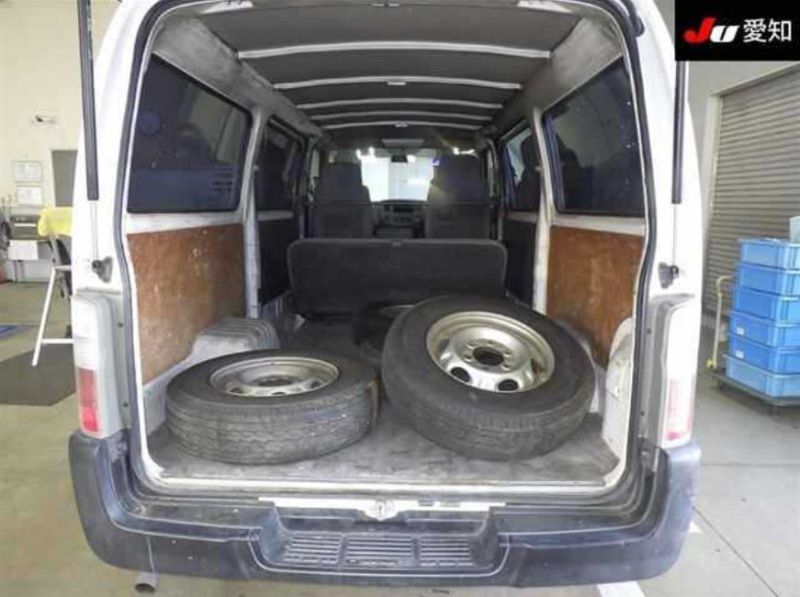  30241  NISSAN CARAVAN  2004  