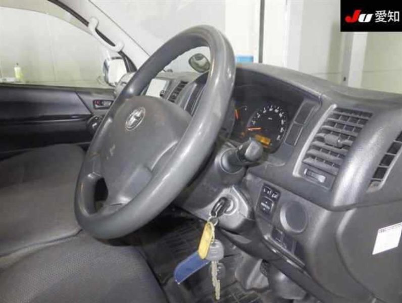  30242  TOYOTA HIACE  2016  