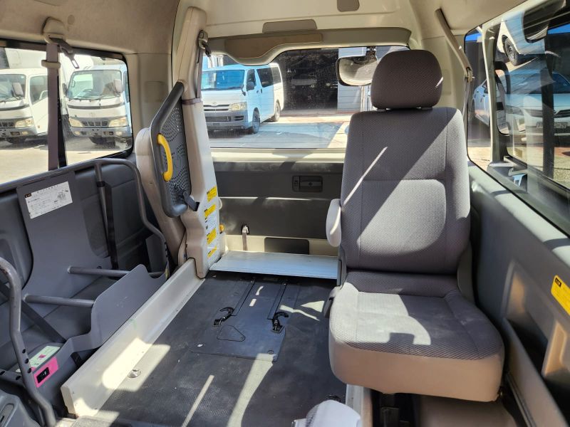  30257  TOYOTA HIACE  2008  