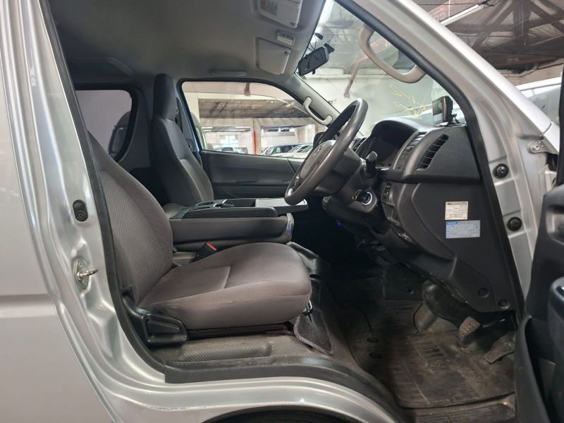  30264  TOYOTA HIACE  2016  