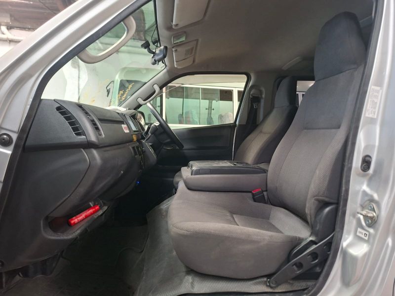  30264  TOYOTA HIACE  2016  