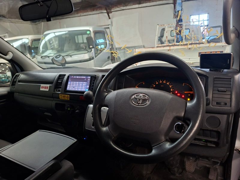  30264  TOYOTA HIACE  2016  