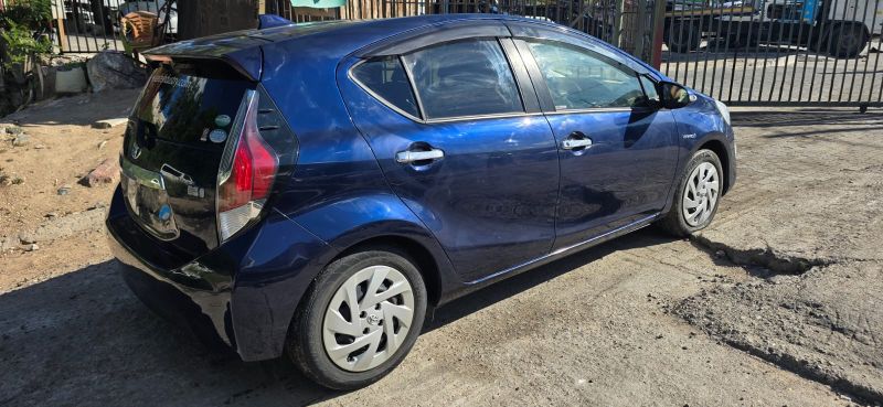  30266  TOYOTA AQUA  2017  