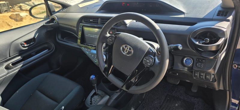  30266  TOYOTA AQUA  2017  