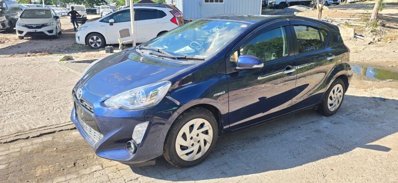  30266  TOYOTA AQUA  2017 