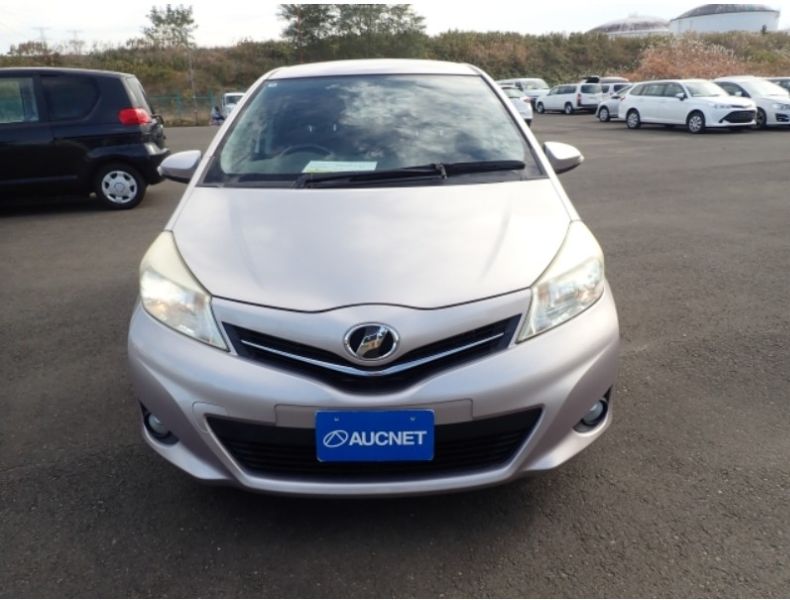  30267  TOYOTA VITZ  2011 