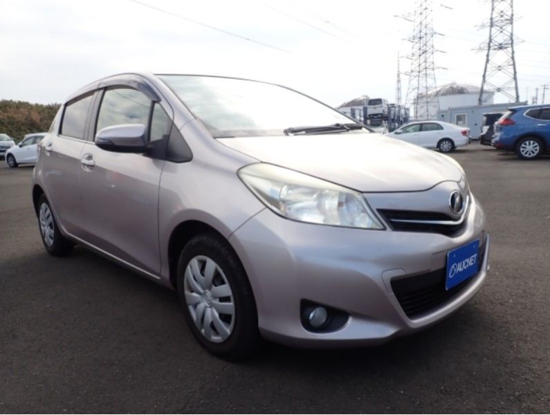  30267  TOYOTA VITZ  2011  