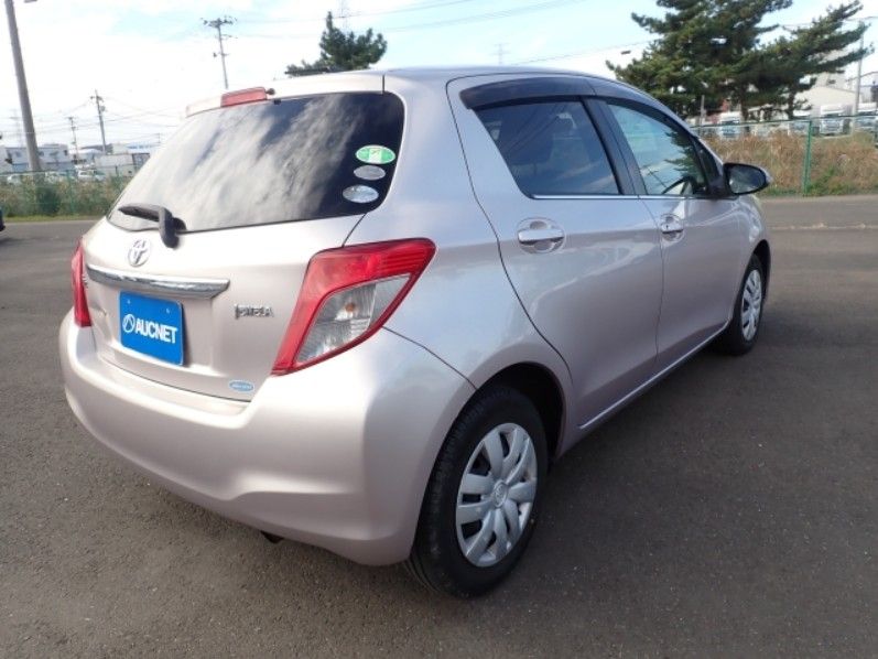  30267  TOYOTA VITZ  2011  