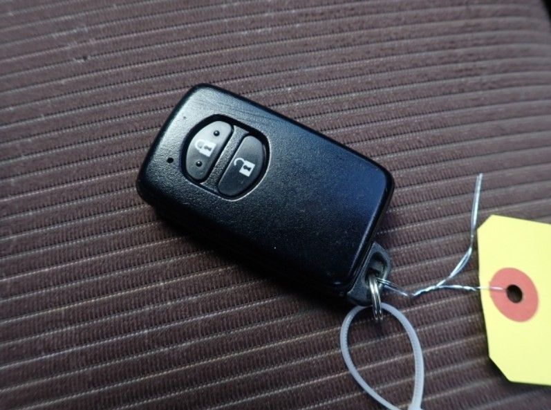  30267  TOYOTA VITZ  2011  