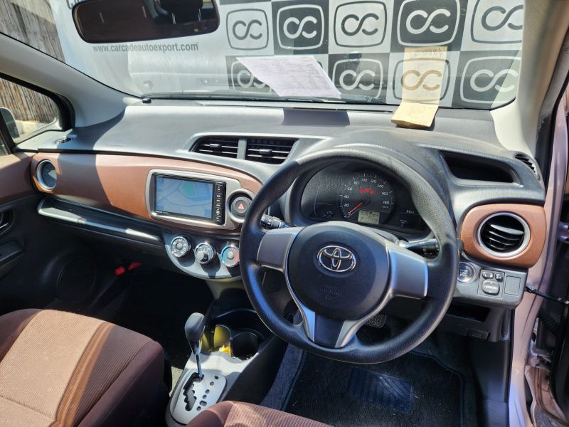 30267  TOYOTA VITZ  2011  