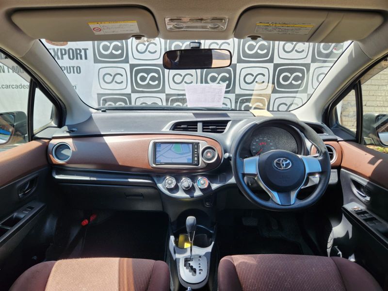  30267  TOYOTA VITZ  2011  