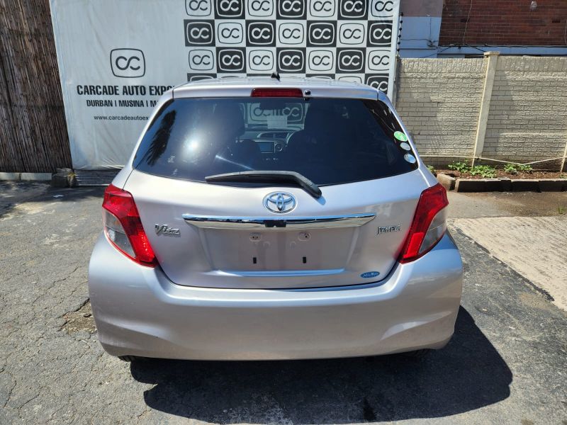  30267  TOYOTA VITZ  2011  