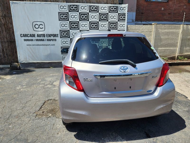  30267  TOYOTA VITZ  2011  