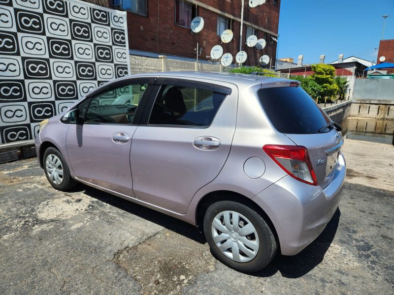  30267  TOYOTA VITZ  2011  