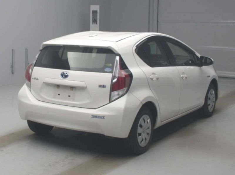  30282  TOYOTA AQUA  2016  