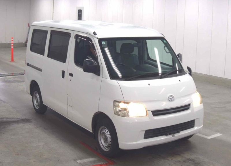  30306 TOYOTA HIACE  2006  