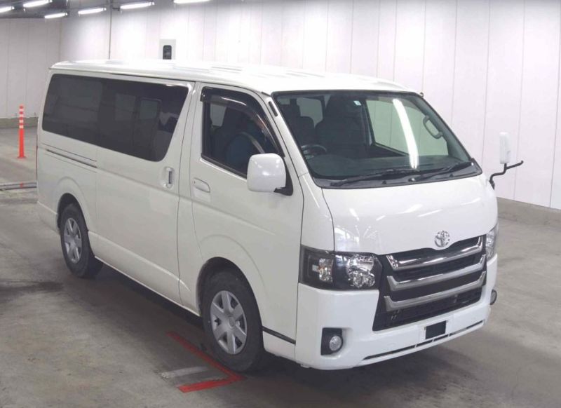  30300  TOYOTA HIACE  2016 