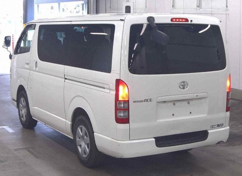  30300  TOYOTA HIACE  2016  