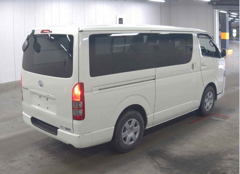  30300  TOYOTA HIACE  2016  