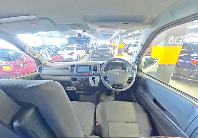 30300  TOYOTA HIACE  2016  