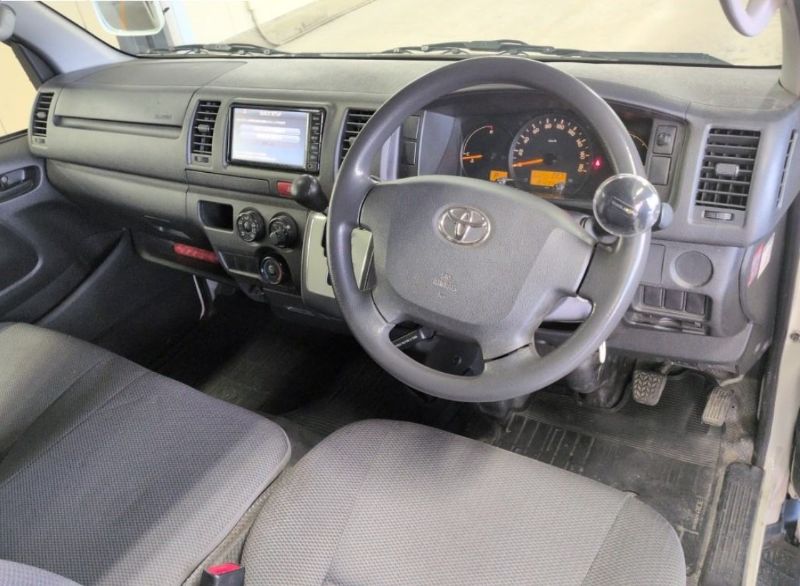  30300  TOYOTA HIACE  2016  