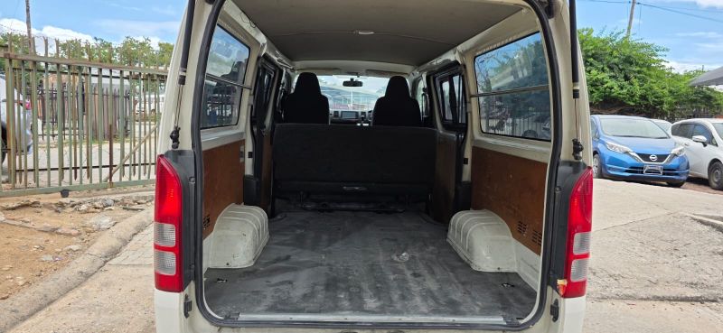  30300  TOYOTA HIACE  2016  