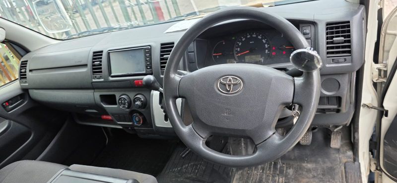  30300  TOYOTA HIACE  2016  