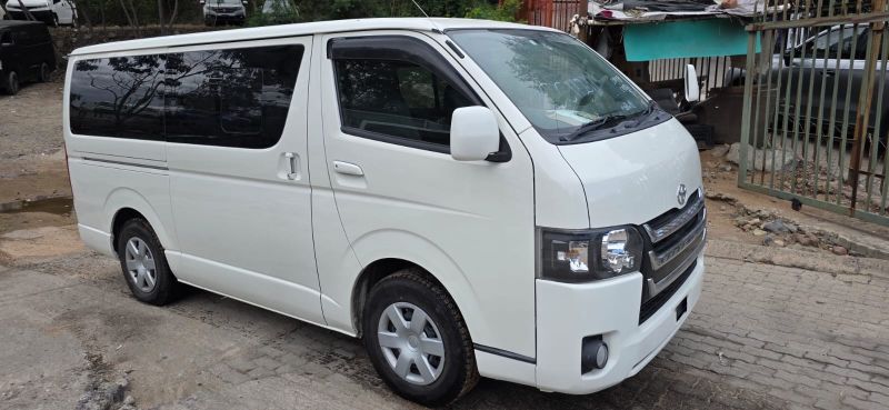  30300  TOYOTA HIACE  2016  