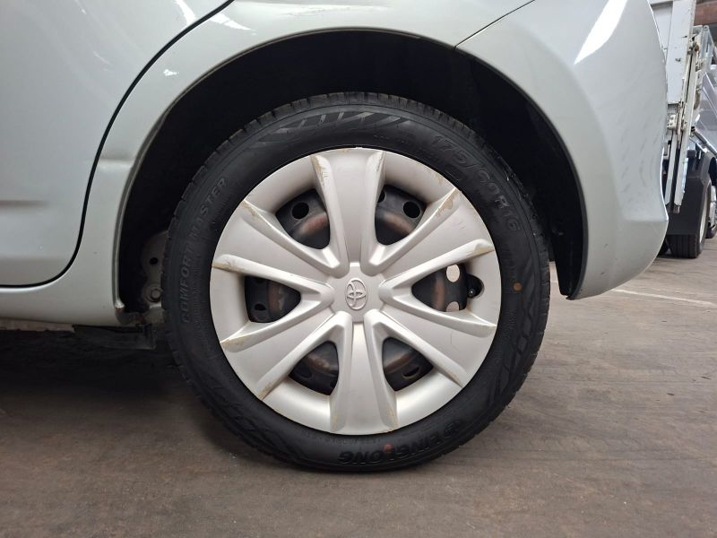  30301  TOYOTA RACTIS  2010  