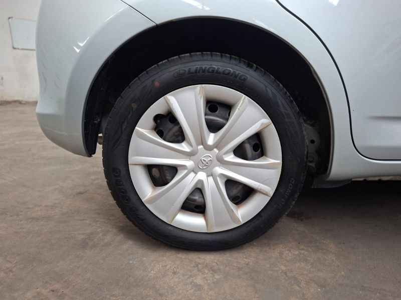  30301  TOYOTA RACTIS  2010  