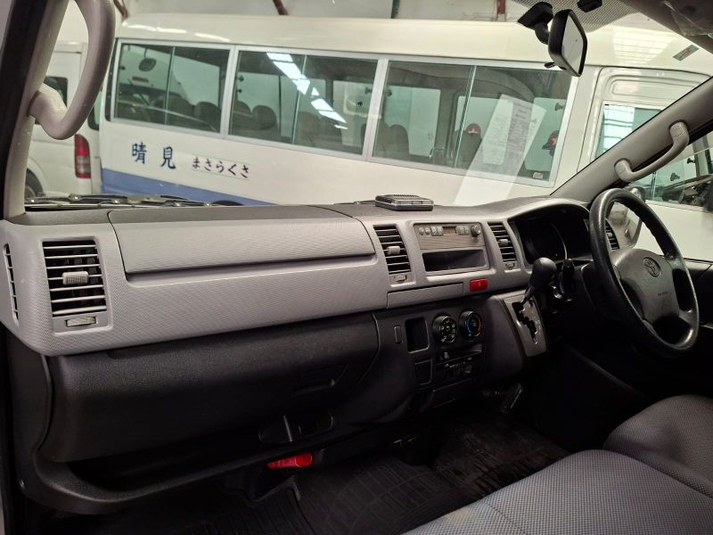  30306  TOYOTA HIACE  2006  