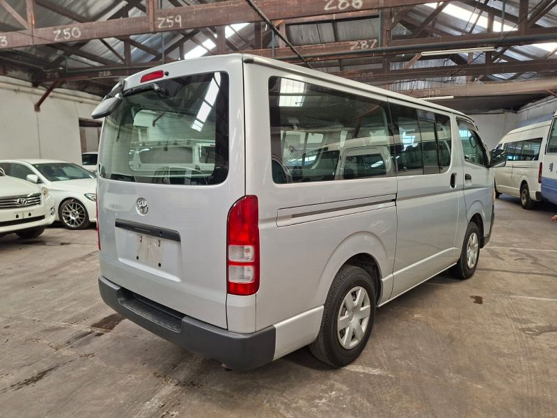  30306  TOYOTA HIACE  2006  