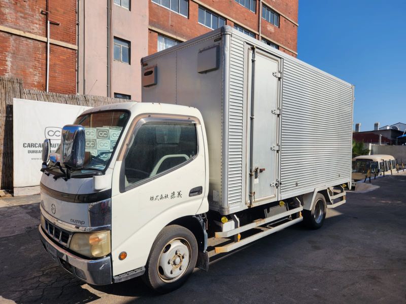  30310  HINO DUTRO  2006  