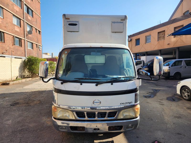  30310  HINO DUTRO  2006  