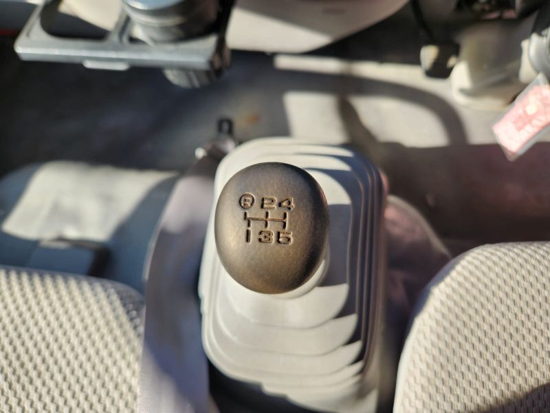  30310  HINO DUTRO  2006  