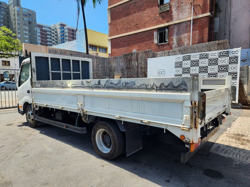  30311  TOYOTA DYNA  2015  