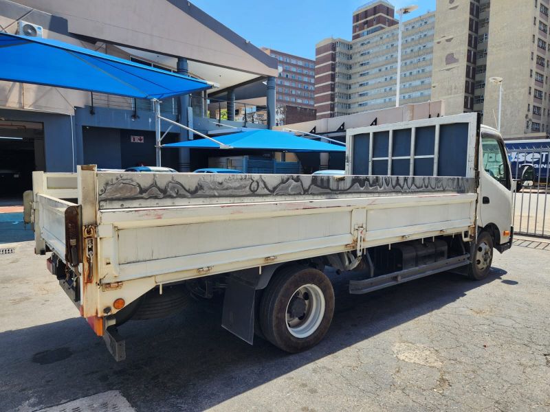  30311  TOYOTA DYNA  2015  