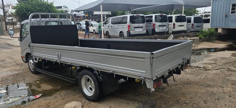  30313  TOYOTA DYNA  2012  