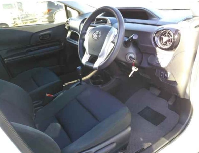  30316  TOYOTA AQUA  2016  