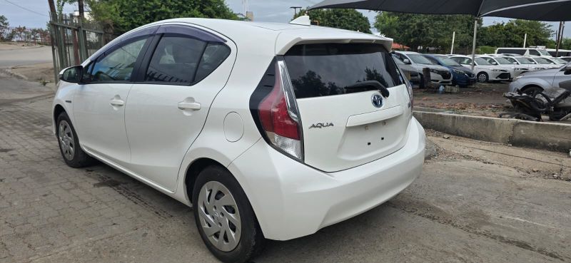  30316  TOYOTA AQUA  2016  