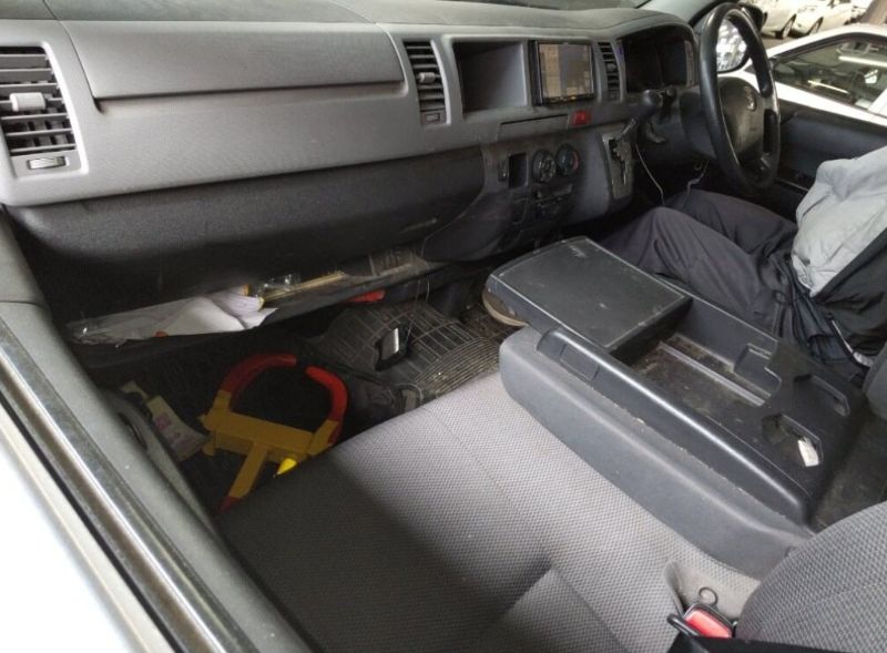  30321  TOYOTA HIACE  2011  