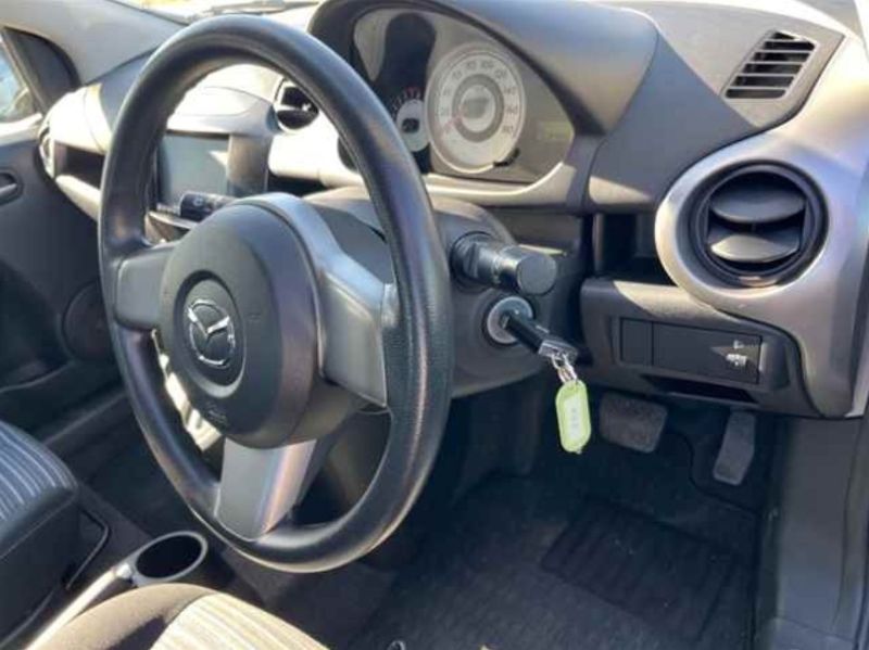  30328  MAZDA DEMIO  2010  