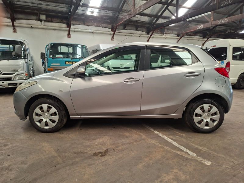  30328  MAZDA DEMIO  2010  